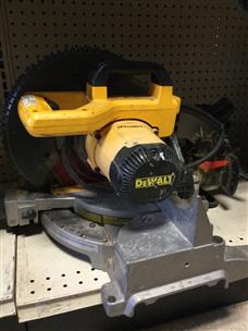 DEWALT SAW MITER DW713 Very Good Buya